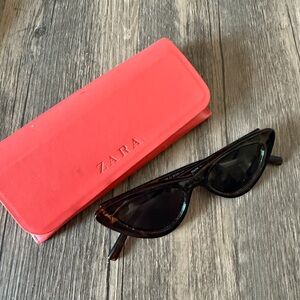 Zara Black Cat-Eye Sunglasses with Coral Pink Case